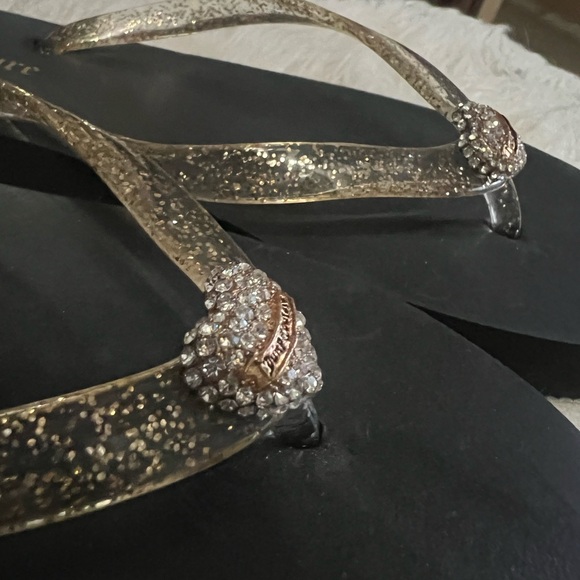 New Juicy Couture Flip Flops with Sparkly Heart Logo Size 7 - Picture 5 of 11
